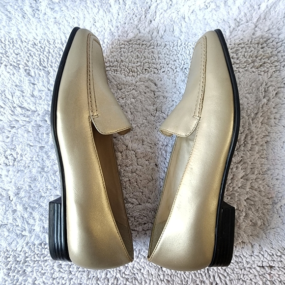 Naturalizer “champagne” gold slip on flat loafer US 6 New - Picture 5 of 10